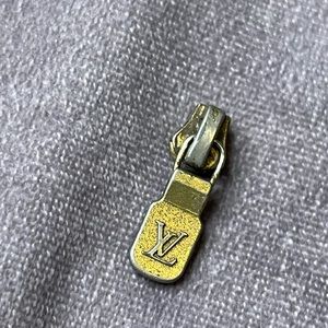 Authentic Louis Vuitton Gold  Zipper Pull Large Replacement z57